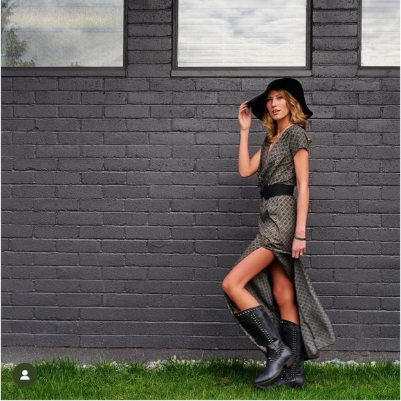 Maxi dress with short sleeves & slit in leg - Picture 4 of 4